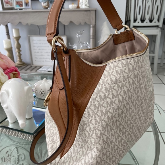 Michael Kors hand bag - Picture 5 of 5